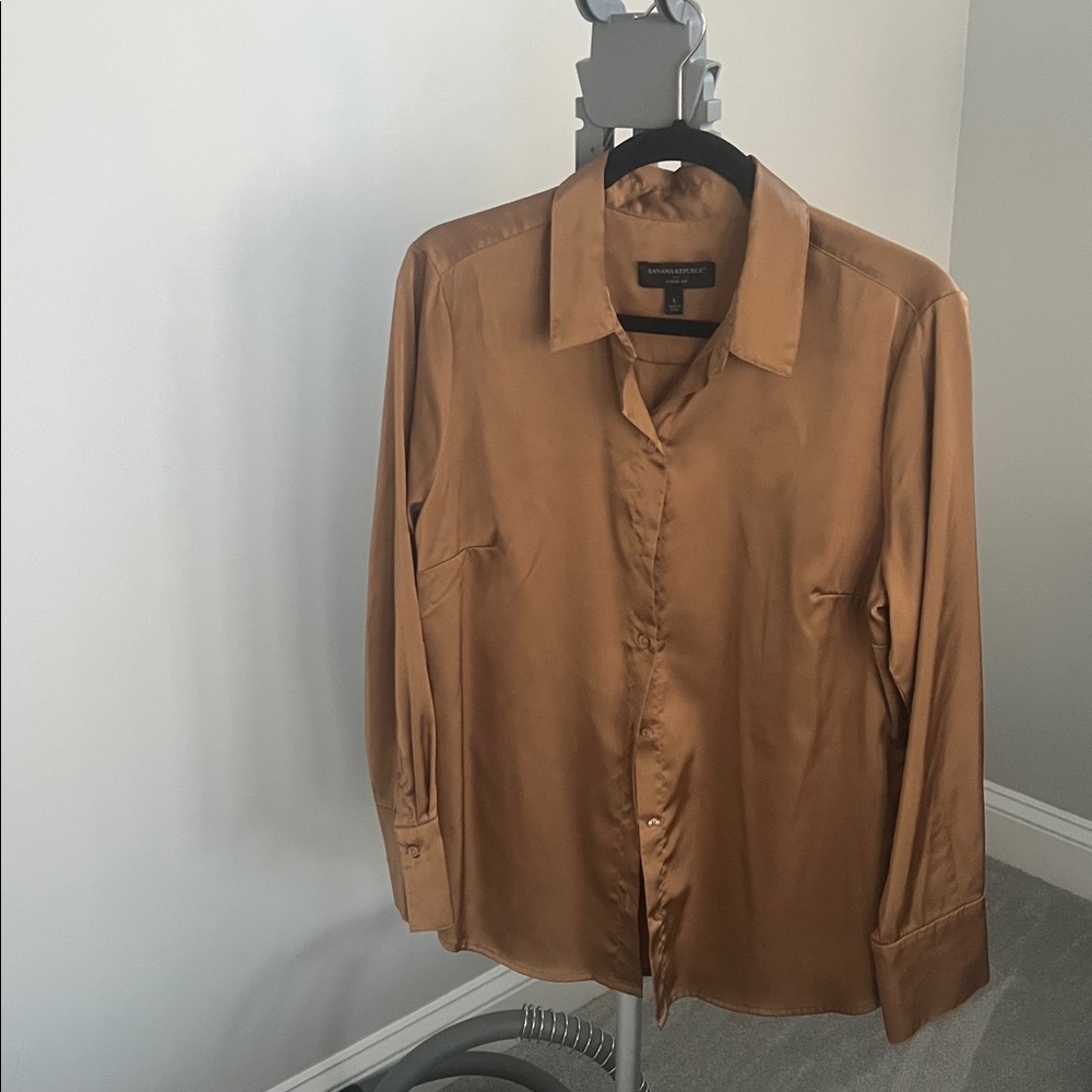 Banana Republic Gold Satin Women’s Shirt
